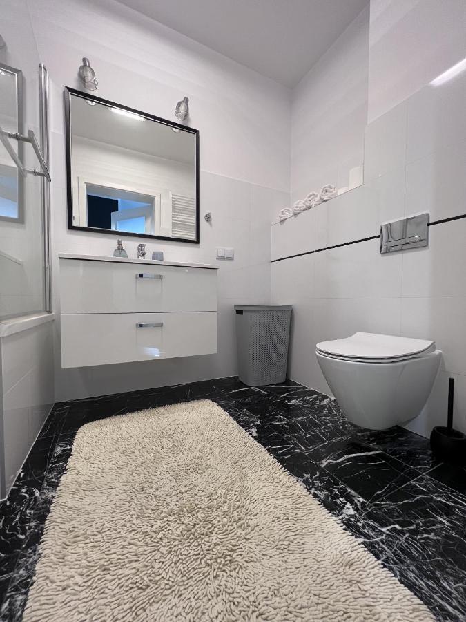Apartament Z Tarasem Na Osiedlu Rakownica Jelenia Gora Exterior photo